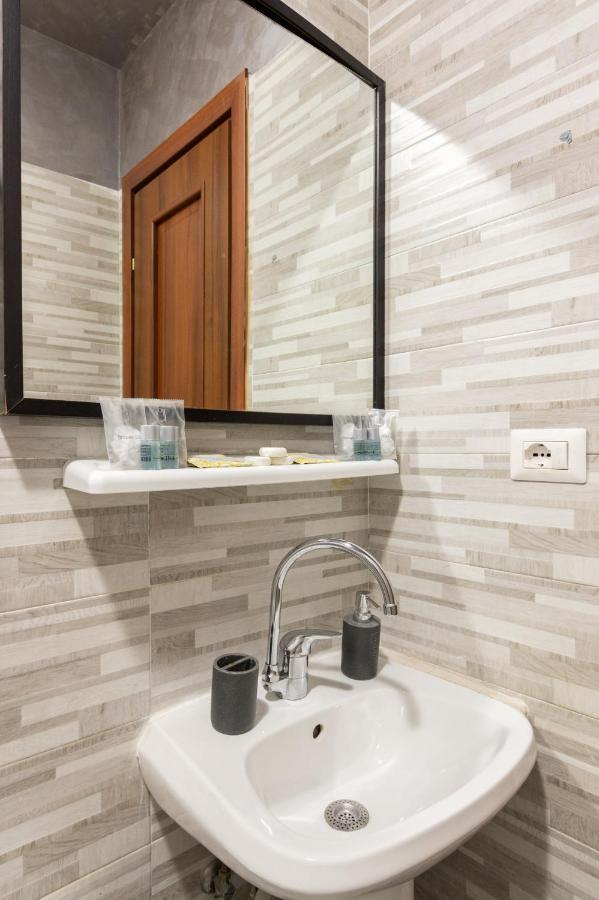 Bed & Breakfast Unique Guesthouse Рим Екстер'єр фото